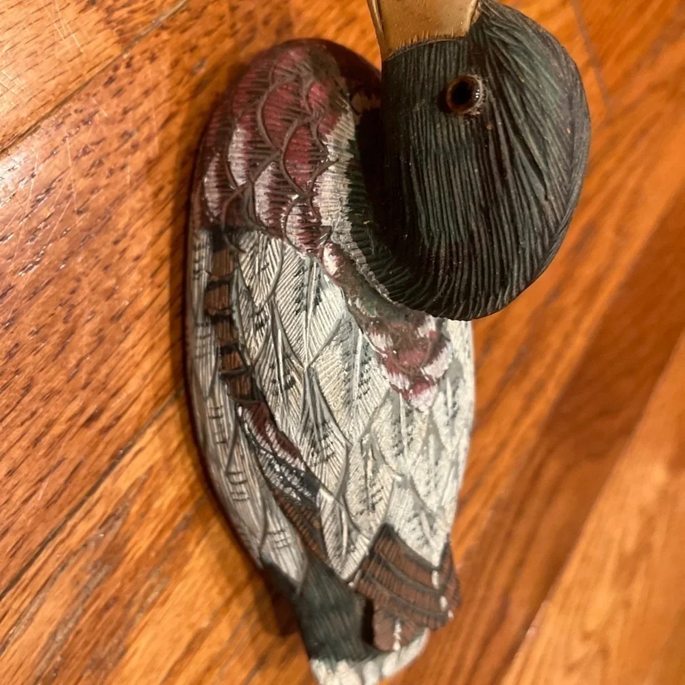 unbranded wood carved